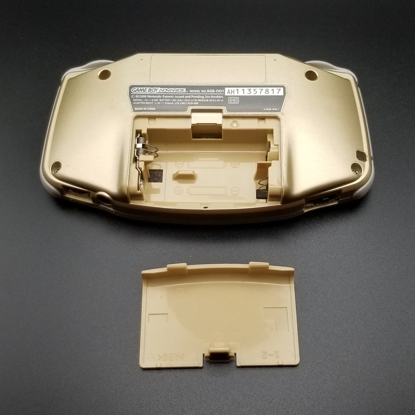 OUTLET - Gold Nintendo Gameboy Advance